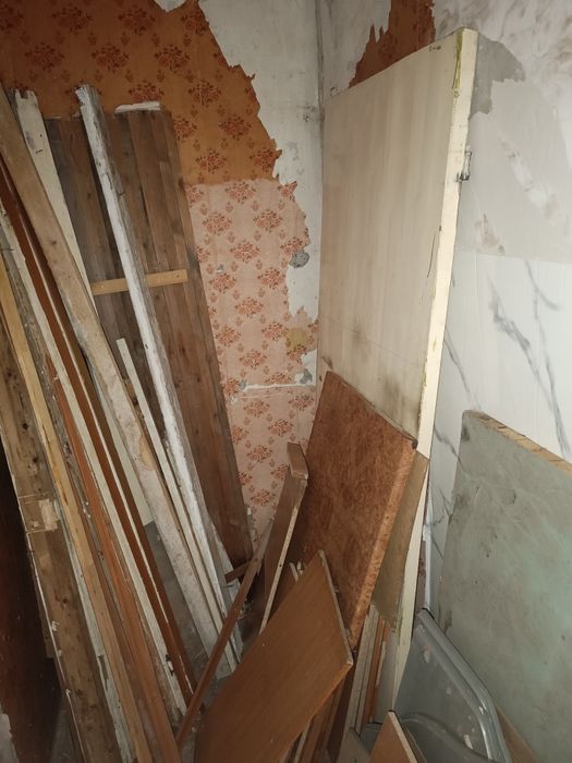 Отдам всё в одни руки.