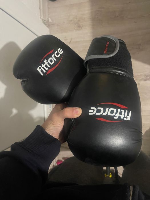 Vând Mănuși de box