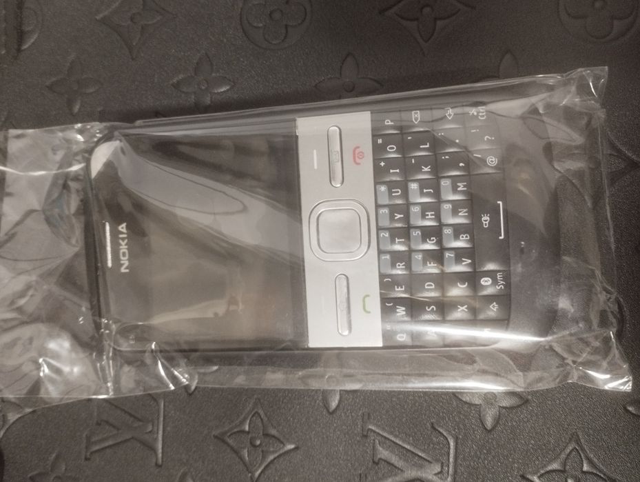 Assalom alekum Telefon Sotiladi Nokia Original E Series E5 Nokia
