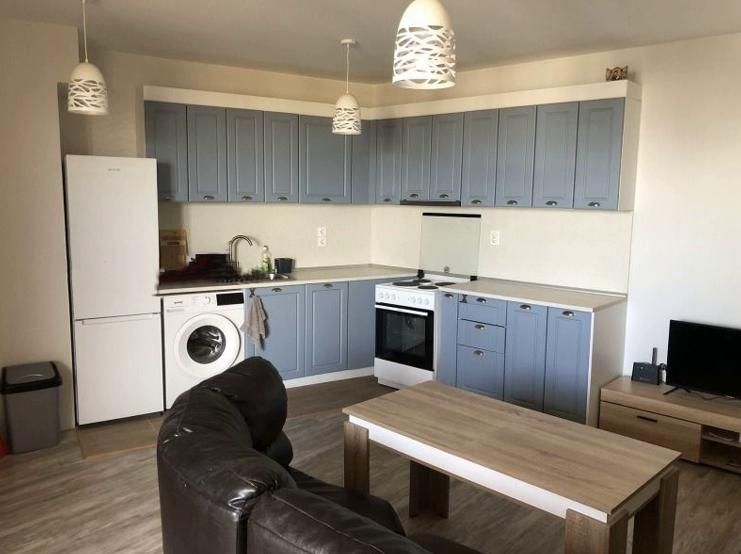 Дава се под наем Двустаен апартамент в София, Връбница 2 - 65 кв.м за 483.99 € - Снимка #1