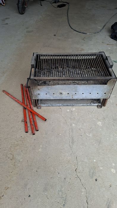 Gratar din inox cu picioare