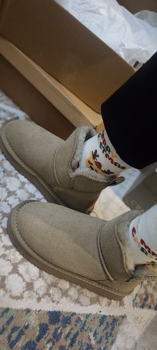 Продам угги новая