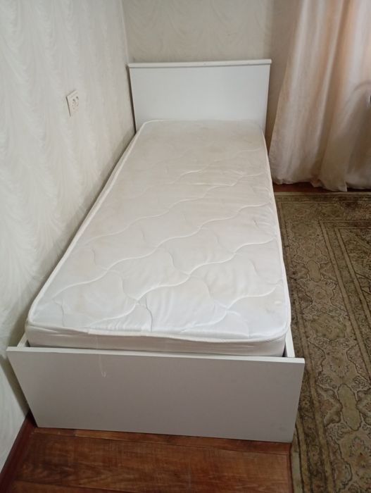 Продам кровать с матрасом