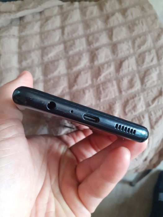 Продам телефон самсунг а04