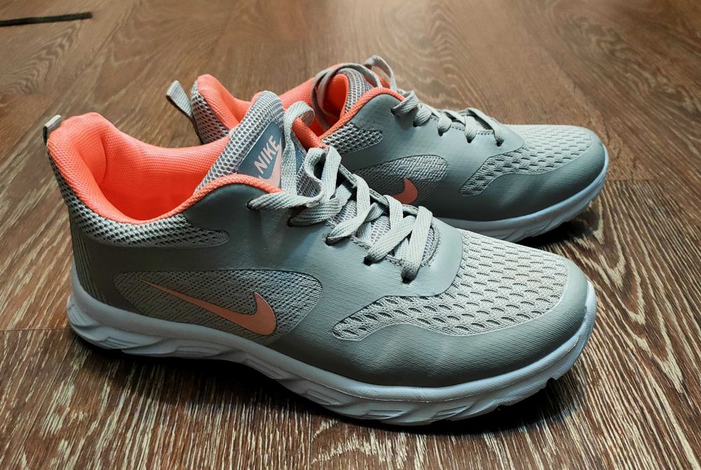 Продаю кроссовки Nike
