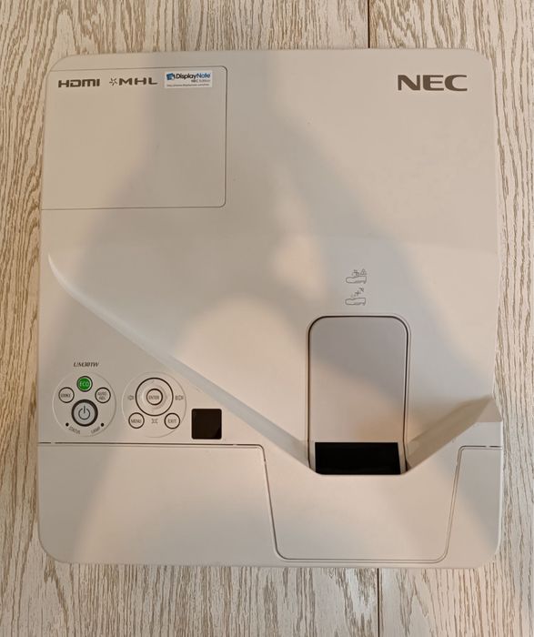 Проектор короткофокусный бренда NEC