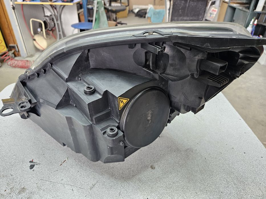 Десен фар Opel Zafira B BiXenon завиване