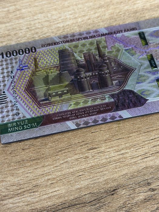 Магнит в виде 100.000узбекских сум