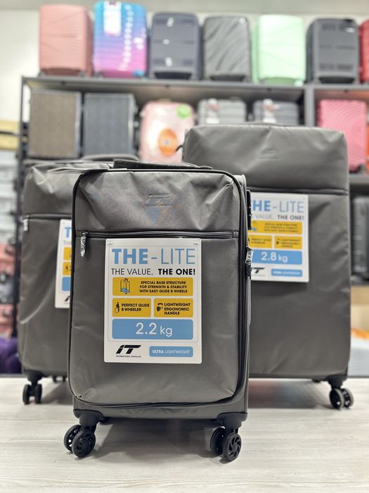 Супер легкие чемоданы IT chamadon