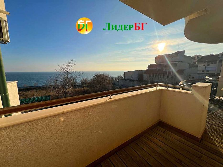 Двустаен апартамент с фронтална морска панорама в комплекс със СПА