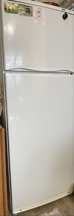 продается холодильник