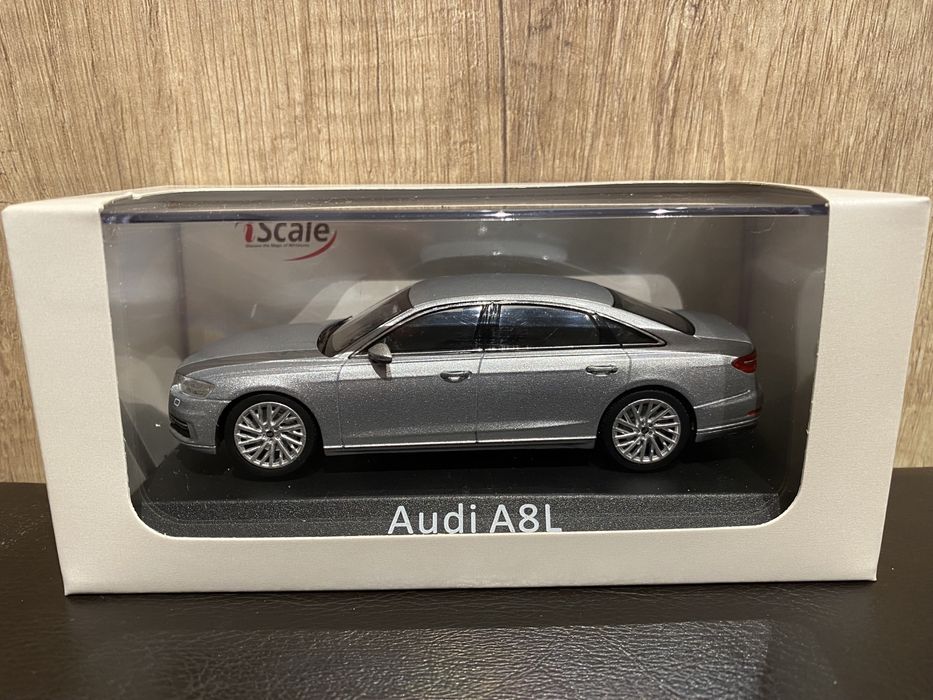 iScale AUDI A8 L machetă auto scara 1:43 gri sau alb