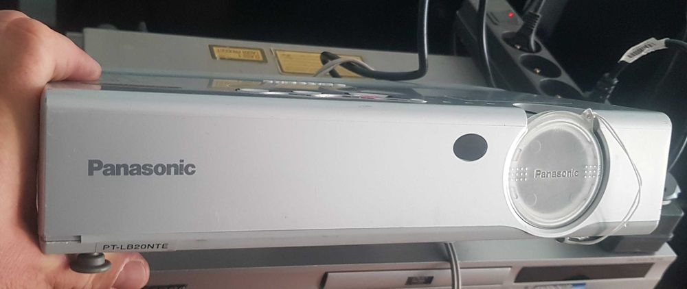 Panasonic PT LB 20 NTU videoproiector terasa acasa wireless PC