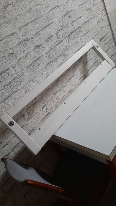 Продам вешалку дерево Nikos