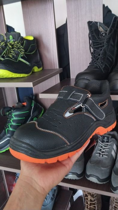 Продам обувь для рабочих лето