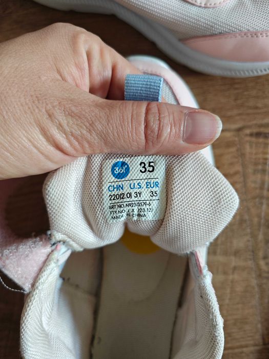 Кроссовки для девочки