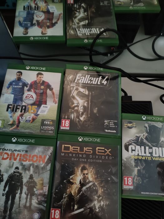 Vând schimb jocuri Xbox one perfect funcționale