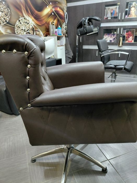 Чисто нов Професионален фризьорски  стол