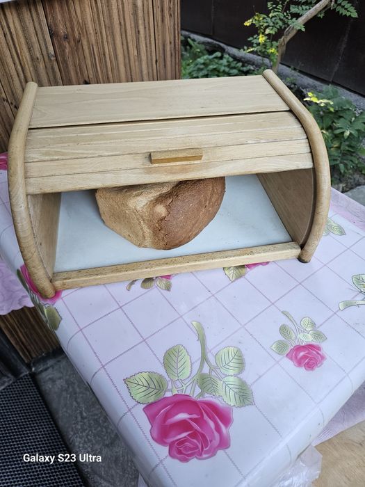 Деревянная хлебница