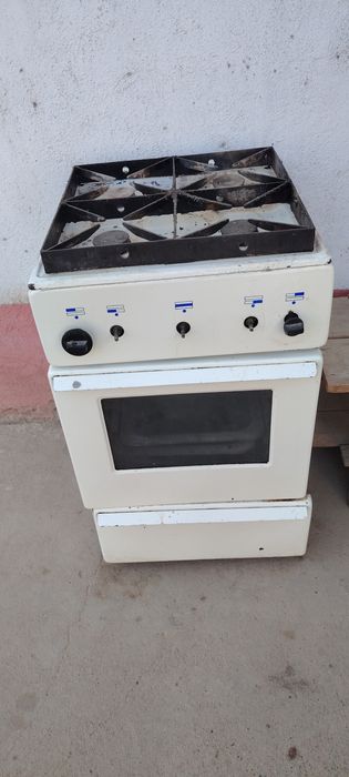 Gaz plita sotiladi. Holati yaxshi.