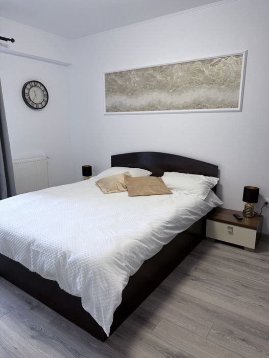 Închiriez apartament