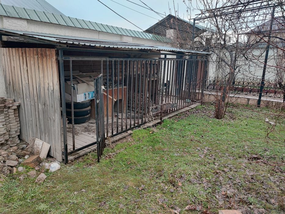 Срочно!!!  Вольер для двух собак