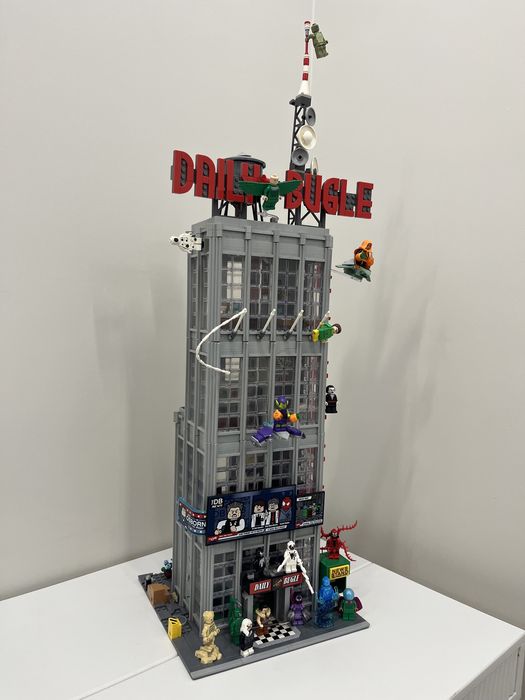 Продаю Daily Bugle lego