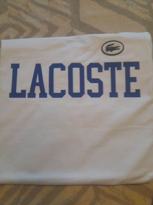 Тениска Lacoste.