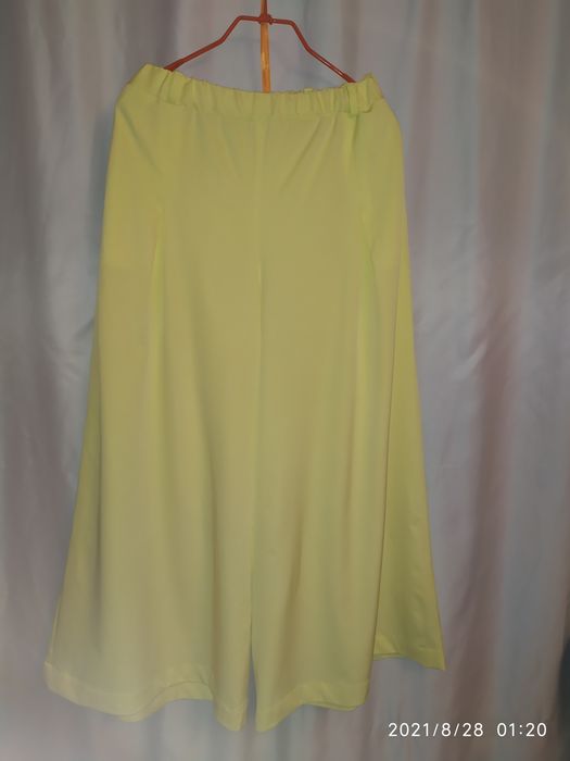 Юбка брюки ярко салатового цвета Новая с поясом