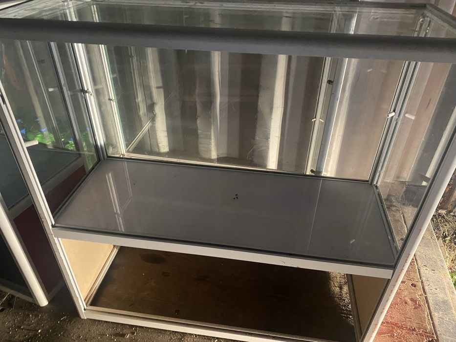 Продам б/у витрины,цена за одну