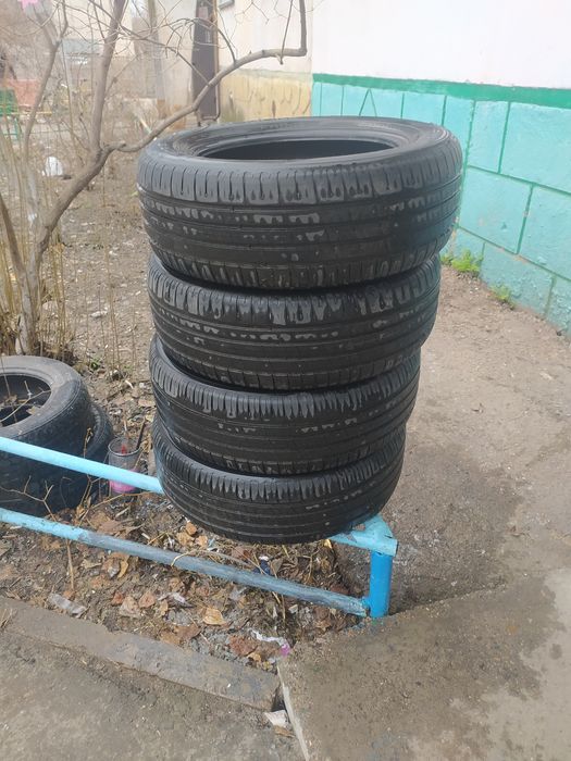 Продам комплект резины