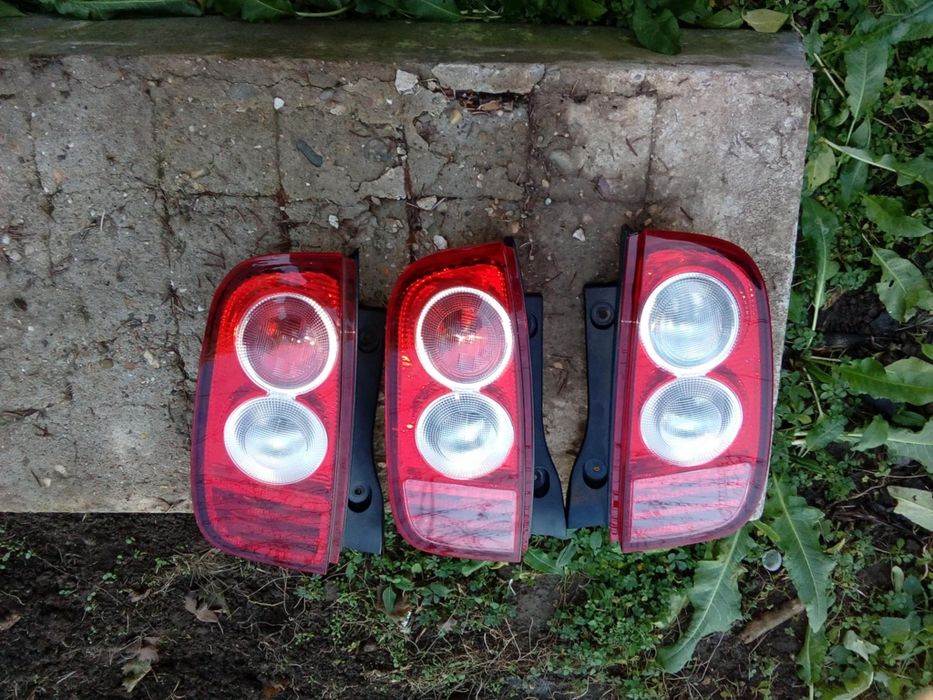 Продавам фарове и стопове