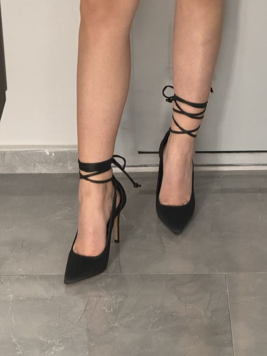 Черни токчета с тънък ток Exé