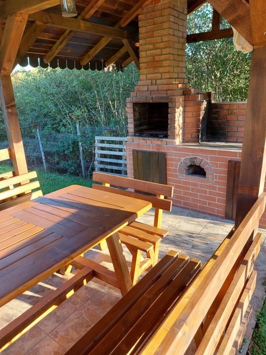 Doua cabane de vanzare