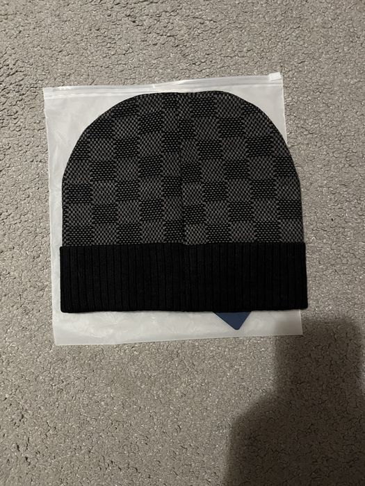 caciula Louis Vuitton