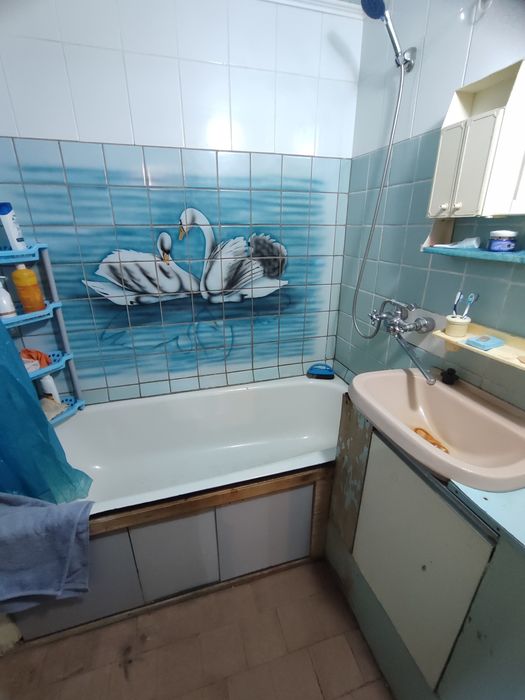 Продается 3-комн (7-30, 1 эт)