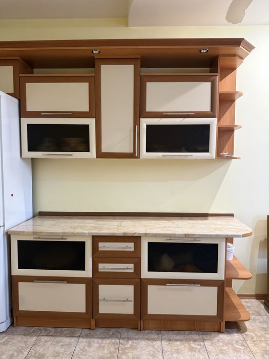 Кухонный гарнитур продам срочно
