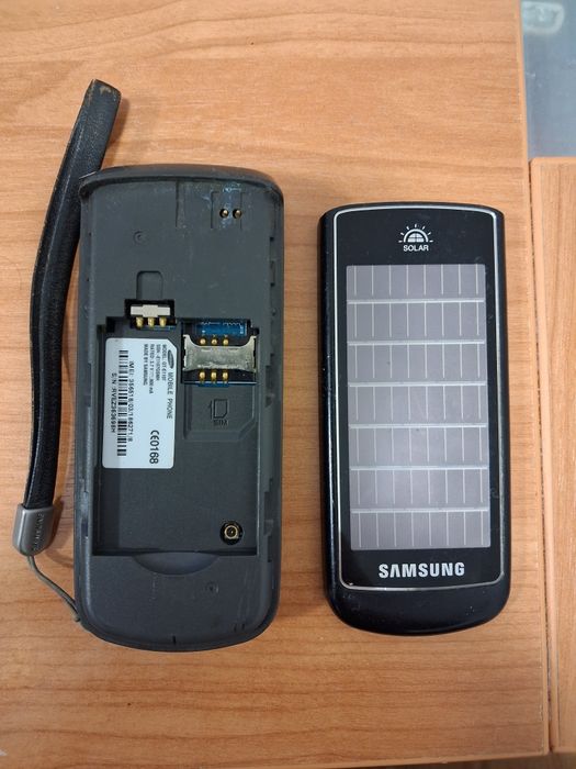 Telefon rar cu incarcare solara  Samsung  E1107