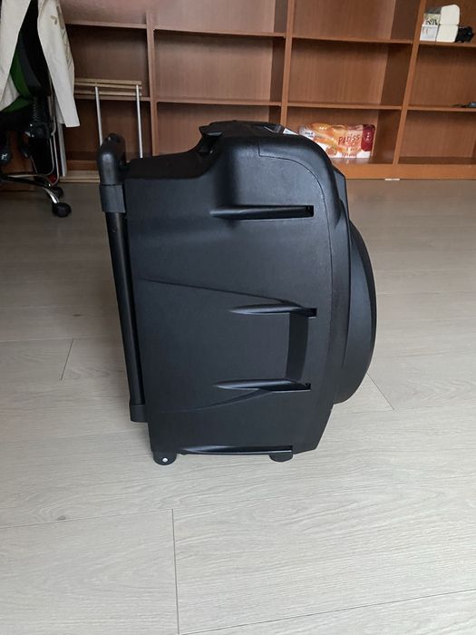 Vand boxa cu bluetooth si microfon