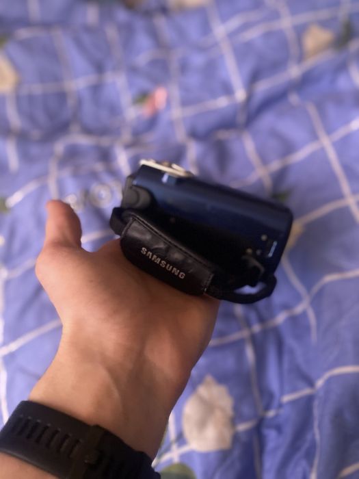 Продам видеокамеру Samsung