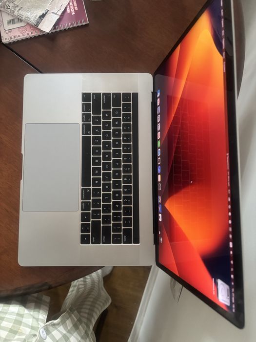 MacBook Pro 15’’ 2017 Touchbar 16/256 GB