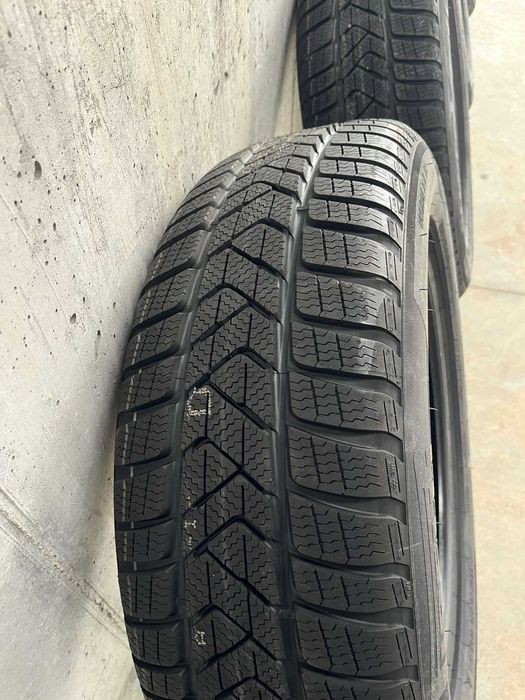 Чисто нови зимни гуми 225/60/18 Pirelli Winter Sotto Zero 3
