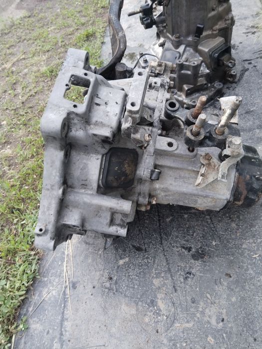 Продам кпп на мазду626 дизельную