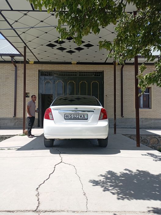 Lasetti срочно сотилади