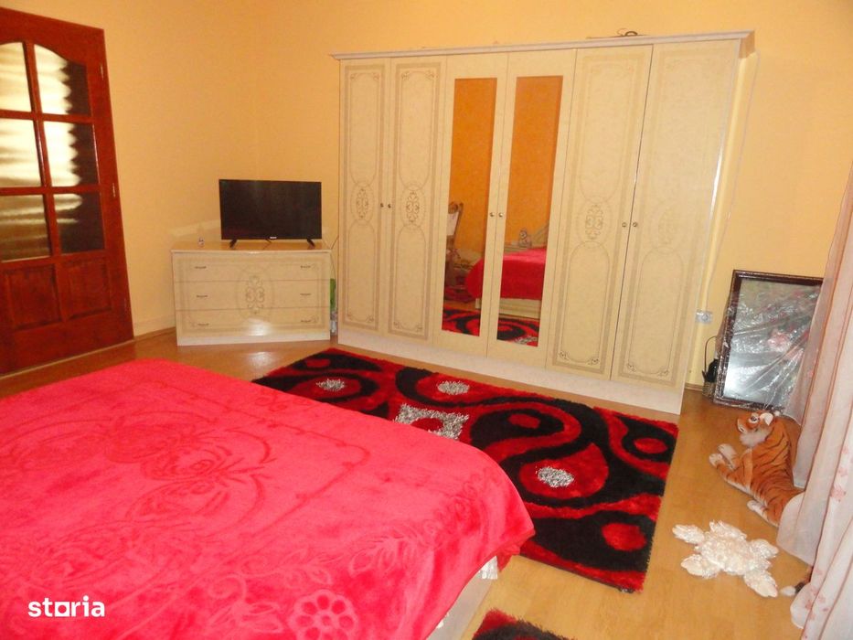 Casa solida din caramida 5 camere, teren 1278 mp Micalaca strada larga