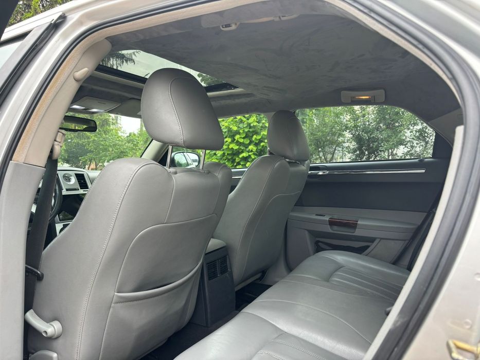 Chrysler 300c  Моля сериозни купувачи