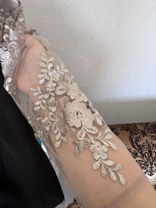 Продам недорого новые платья