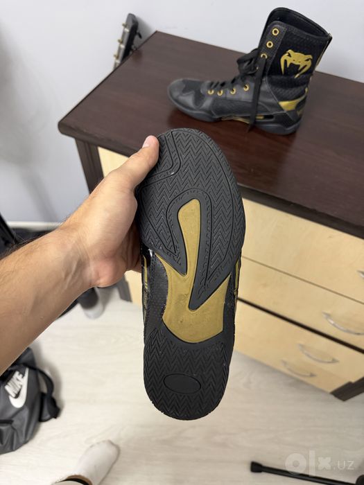Boks perchatki shlem bokserka