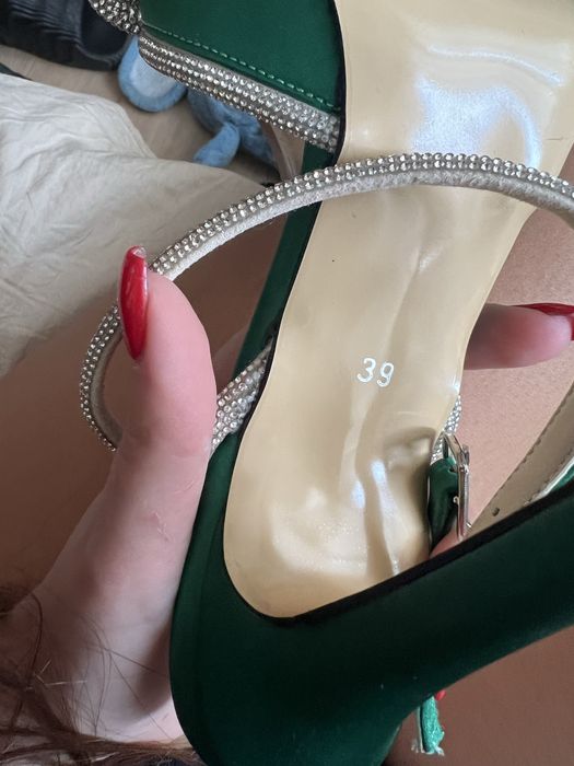 Дамски обувки на висок ток LBD