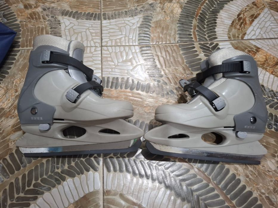 Продам коньки хоккейные 33-36